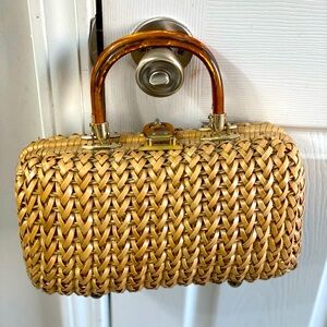 Elegant Tan Woven Shoulder Bag